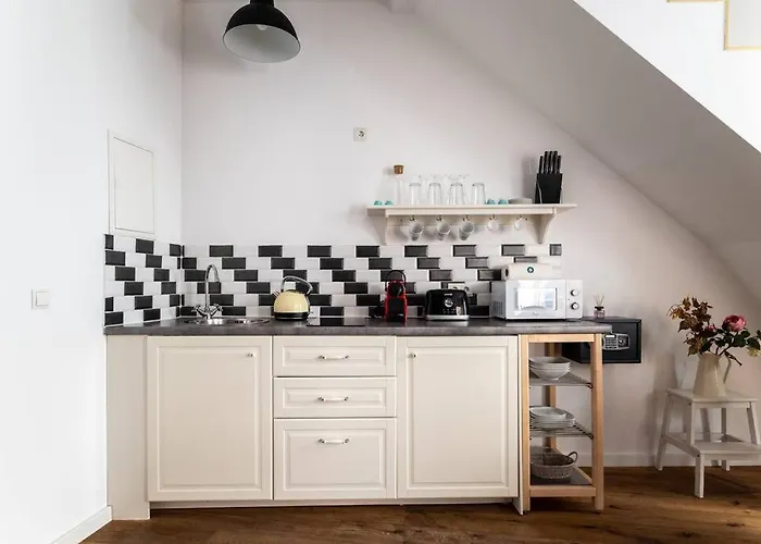 Cozy 1br Duplex Near Center By Hm