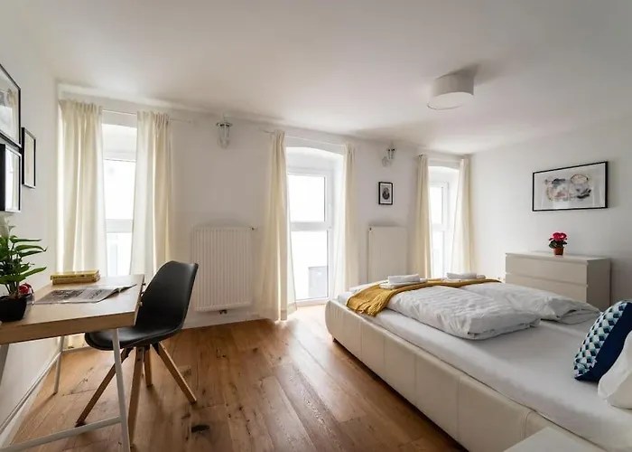Cozy 1br Duplex Near Center By Hm *